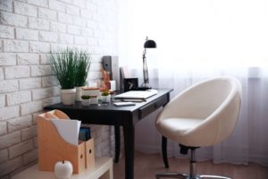 Como montar um home office pequeno e inspirador em 5 passos