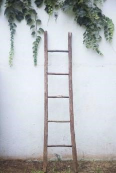 Como usar sua escada para decoração de 10 jeitos diferentes